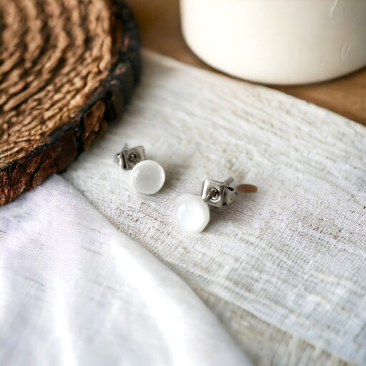 Boucles d'oreilles puces blanches